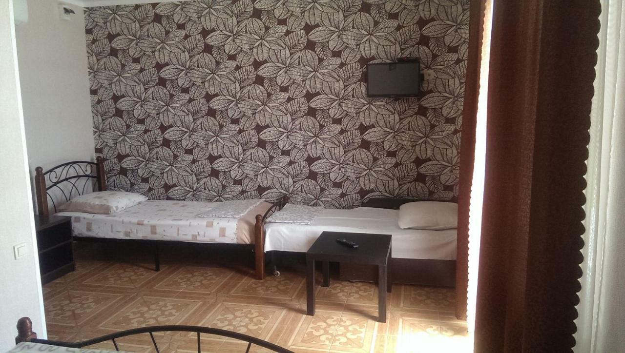 Tikhanya Gavan Guest House Gagra Bagian luar foto