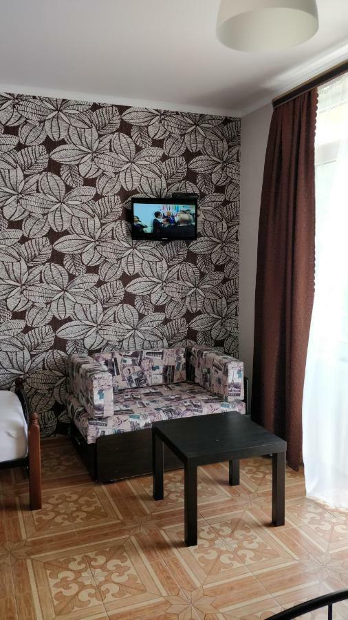 Tikhanya Gavan Guest House Gagra Bagian luar foto