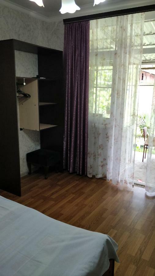 Tikhanya Gavan Guest House Gagra Bagian luar foto