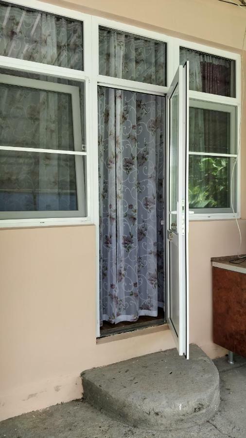 Tikhanya Gavan Guest House Gagra Bagian luar foto