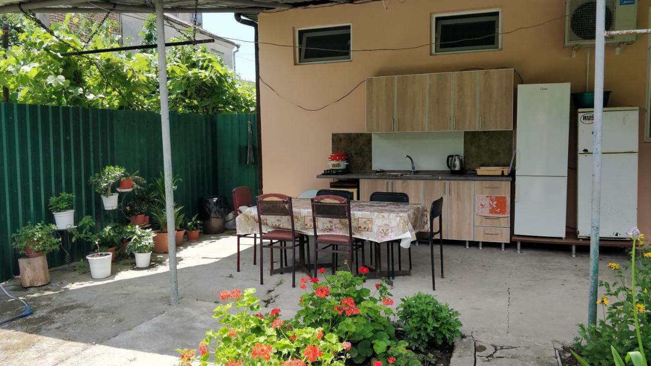 Tikhanya Gavan Guest House Gagra Bagian luar foto